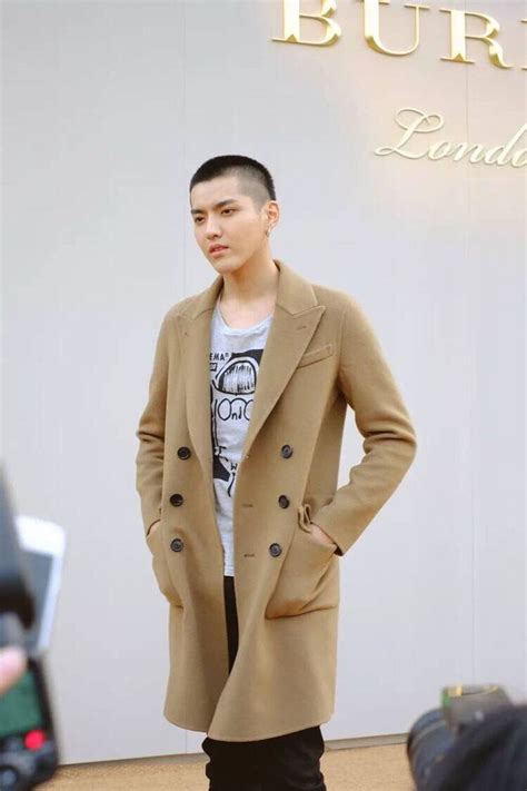 kris wu burberry september 2-16|Kris Wu at Burberry September 2016 Show in London .